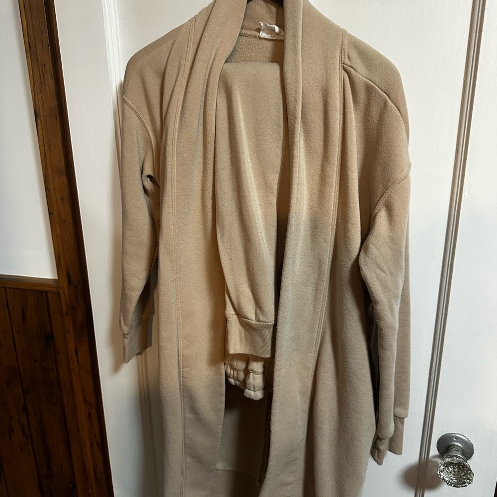 Olive & Oak Tan Open-Front Cardigan and sweatpants